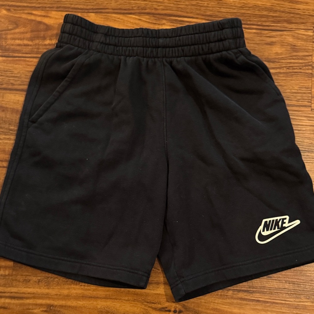 Youth Nike training sweatshirts with pockets, black size large